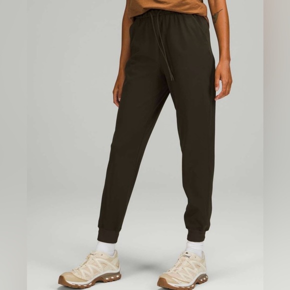 Lululemon Stretch High-Rise Jogger | Size 8 - Picture 3 of 13